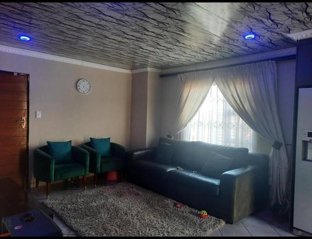 3 BEDROOM HOUSE FOR SALE IN BEVERLY HILLS